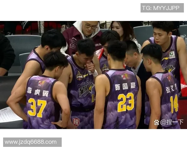 CBA星锐队与中国大学生队激战正酣展现青春风采与篮球激情